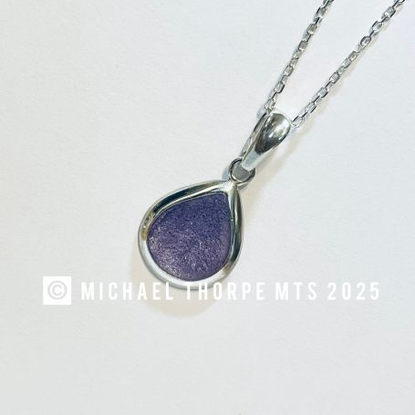 Tear drop pendant with or without a chain.